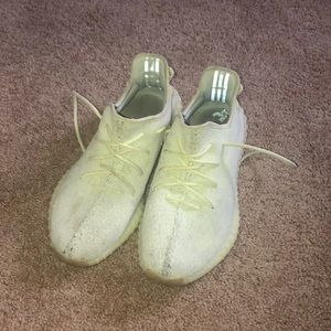 Worn but good condition yeezy boost 350 butters!